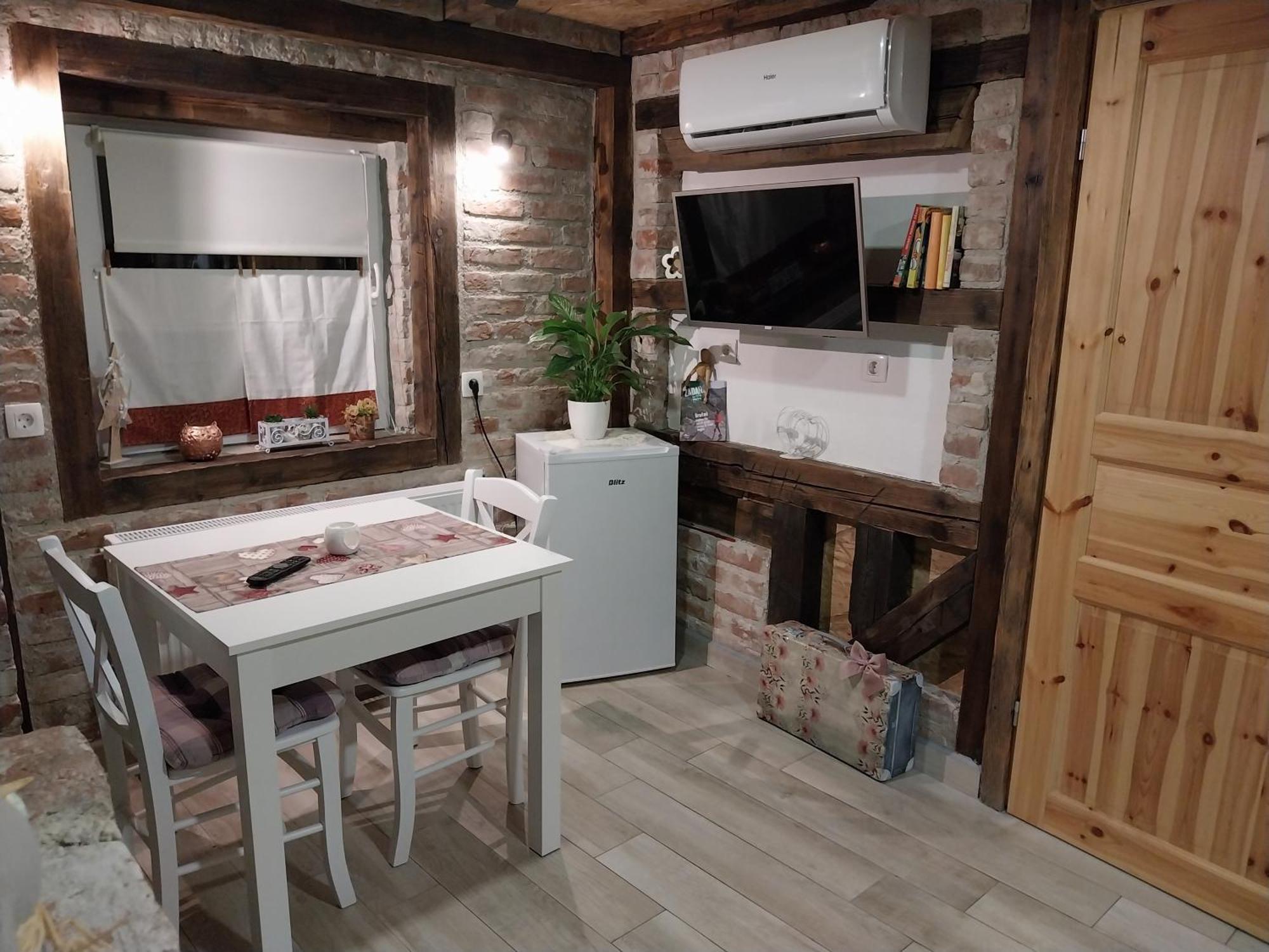 Apartment Ada Bed & Breakfast Грачац Экстерьер фото