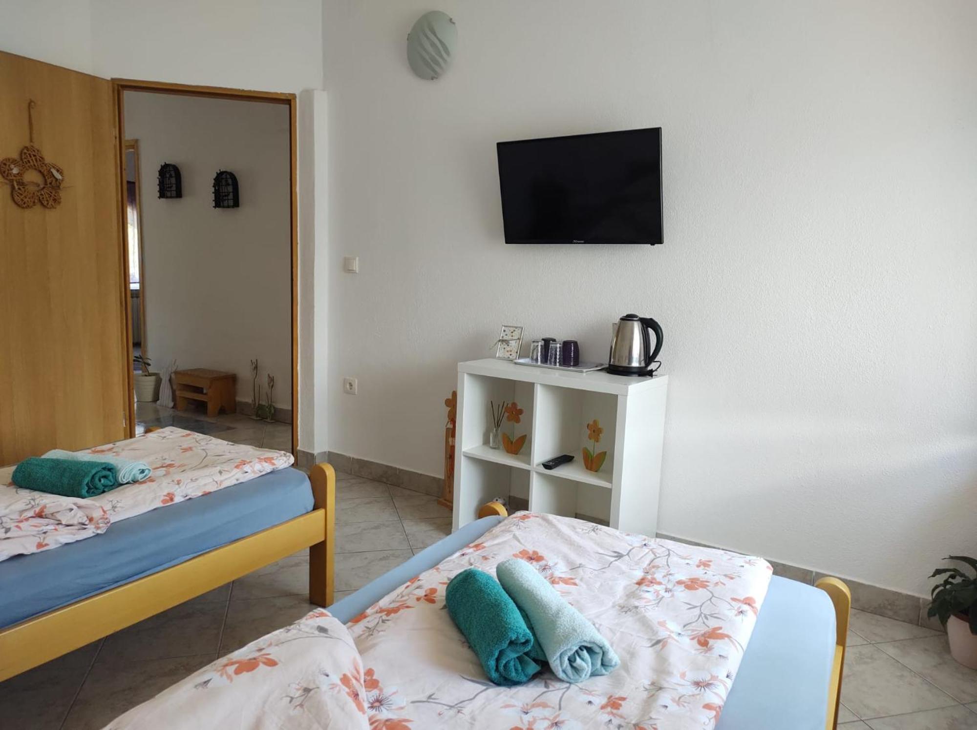 Apartment Ada Bed & Breakfast Грачац Номер фото