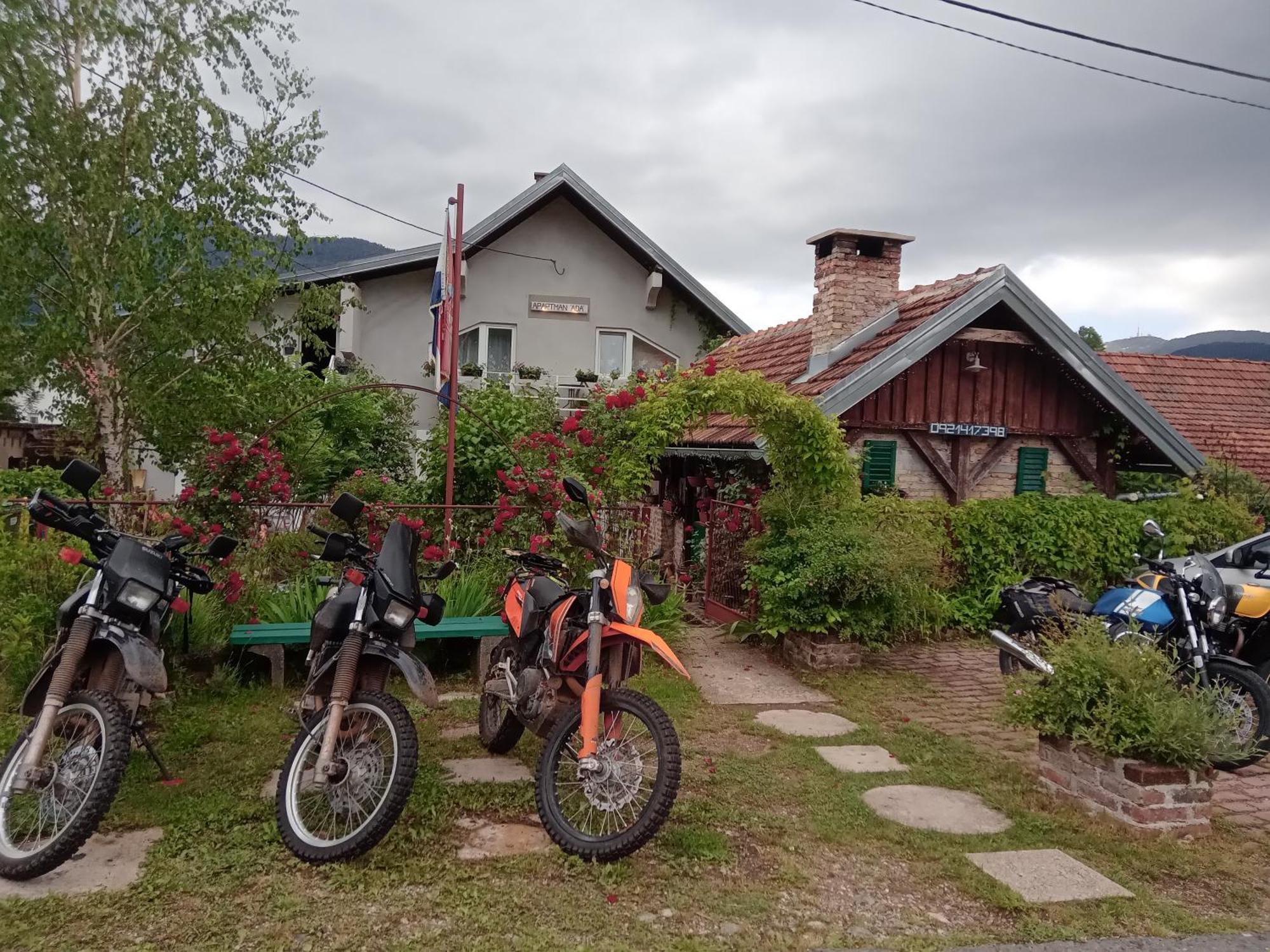 Apartment Ada Bed & Breakfast Грачац Экстерьер фото