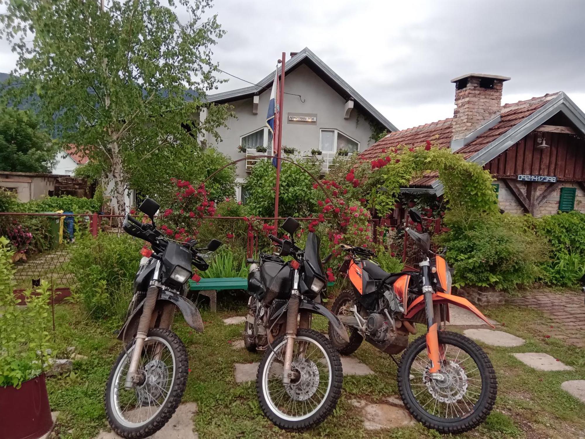 Apartment Ada Bed & Breakfast Грачац Экстерьер фото